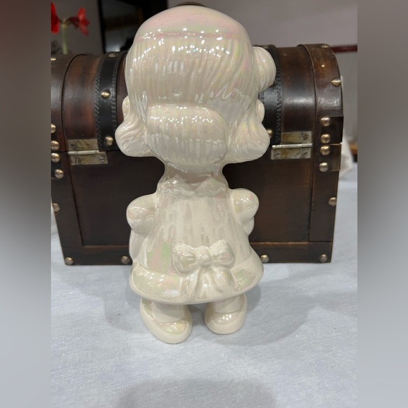 Lucy from Charlie Brown cartoon series - Picture 3 of 4